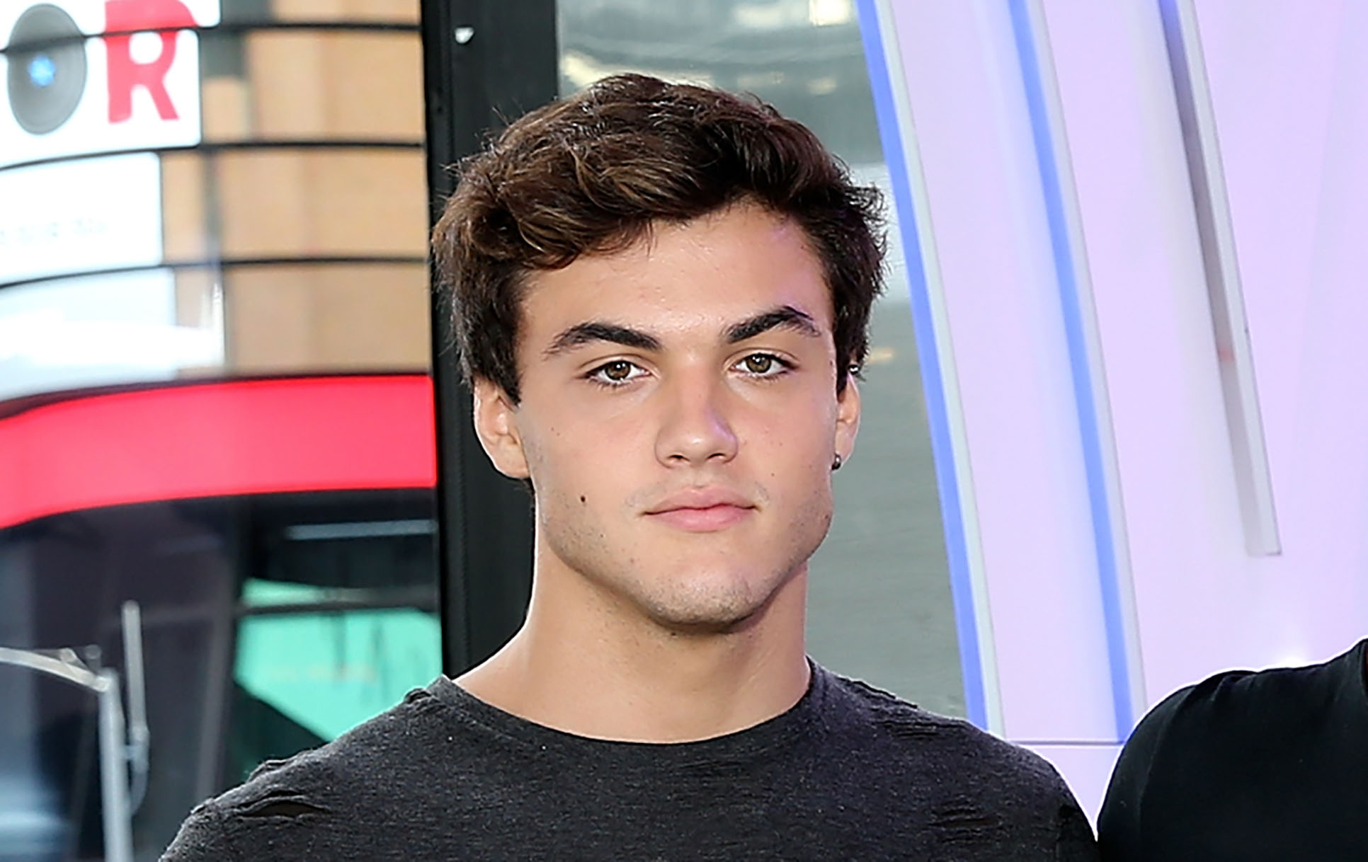 Where's Ethan Dolan today? Wiki: Son, Girlfriend, Net Worth, Facts, Dating